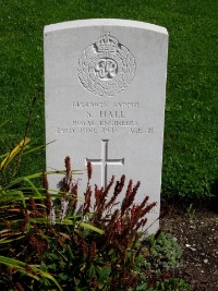 Klagenfurt War Cemetery - Hall, Stanley